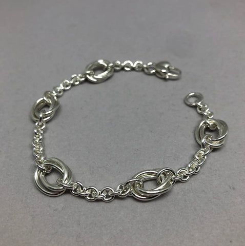 Lisa Ridout | Oval Love Knot Mini Bracelet