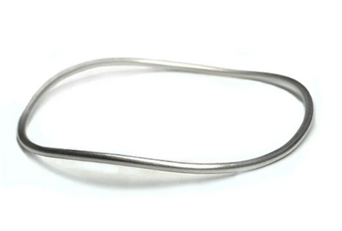 Matsu | Smooth Wavy 2mm Sterling silver Bangle