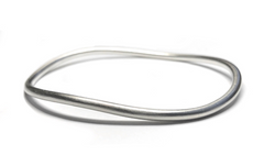 MATSU | Sterling Silver 4mm Smooth Wavy Medium Bangle