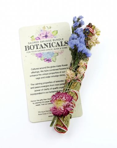 Monague | Botanical Cedar Smudge Bundle with Strawflower and Lavender